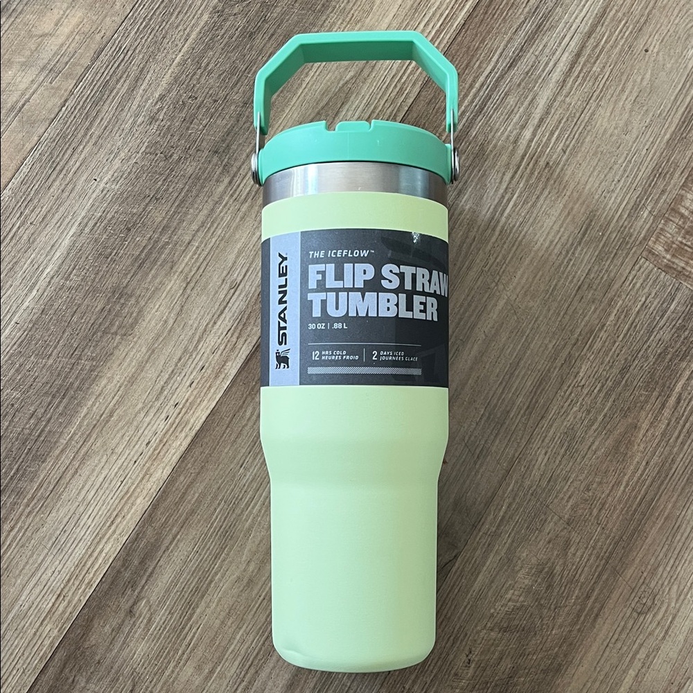 Stanley The Iceflow Flip Straw Tumbler 30 oz. Stand key Thermos - Picture 2 of 8